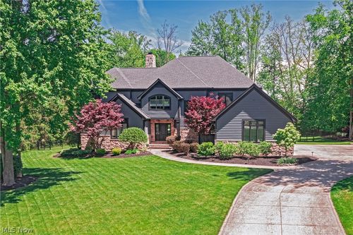 560 Club Dr, Aurora, OH, 44202-6305 | Card Image