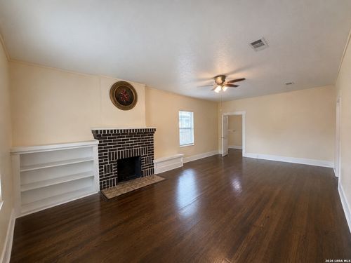 1809 W French Pl, San Antonio, TX, 78201-5404 | Card Image