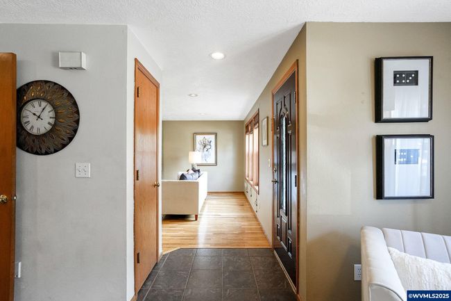 2007 Chase Loop Sw, House other with 3 bedrooms, 3 bathrooms and null parking in Albany OR | Image 16