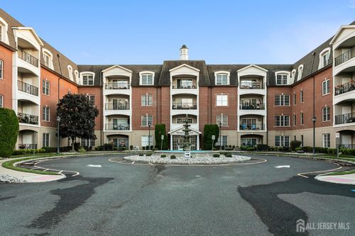 325 Regency Pl, Woodbridge, NJ, 07095-1036 | Card Image