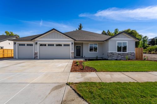 2785 Roberts Rd, Medford, OR, 97504-2138 | Card Image