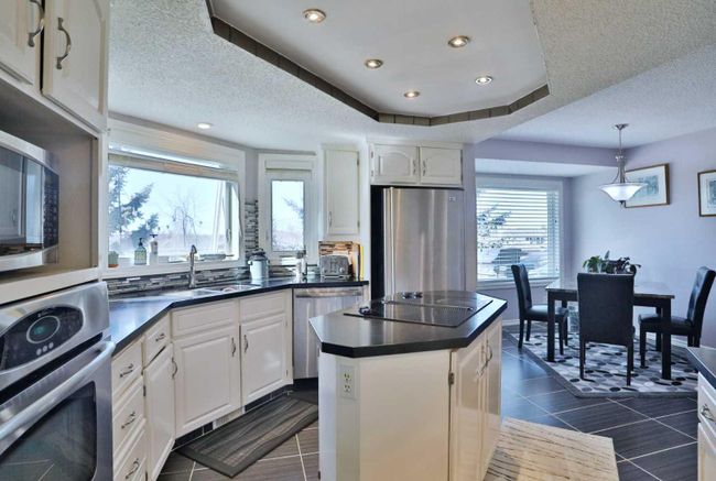 637 Woodbine Boulevard Sw, Home with 4 bedrooms, 3 bathrooms and 5 parking in Calgary AB | Image 15
