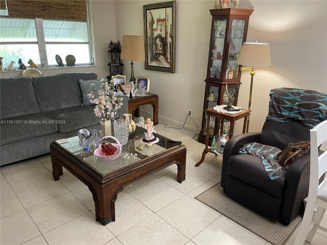 105 - 2300 Park Ln, Condo with 1 bedrooms, 1 bathrooms and null parking in Hollywood FL | Image 7