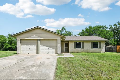207 Bluebird Cir, Denton, TX, 76209-6405 | Card Image