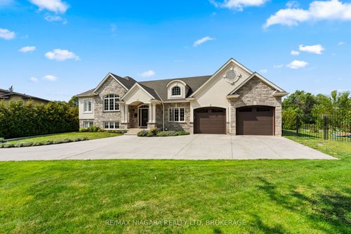 7 Parklane Cres, Saint Catharines, ON, L2T3T9 | Card Image