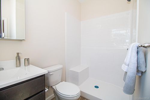 207 Ashley Court Avenue, Babylon, NY, 11703 | Card Image