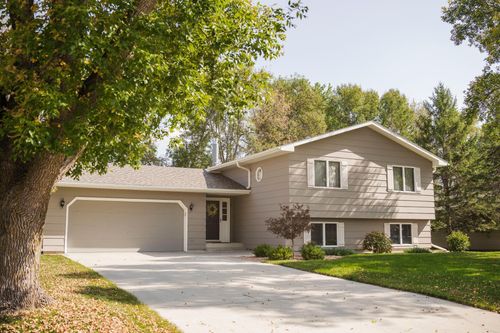 5 Westview Dr, Morris, MN, 56267-1740 | Card Image