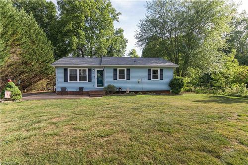 402 Williams St, Boonville, NC, 27011-9303 | Card Image
