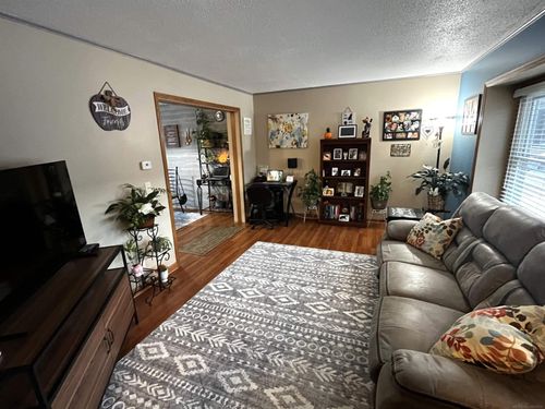 13273 Lake Point Blvd, Van Buren Twp, MI, 48111-2287 | Card Image