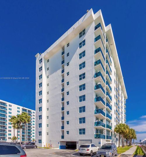 apt-3c-7501 E Treasure Dr, North Bay Village, FL, 33141-4302 | Card Image