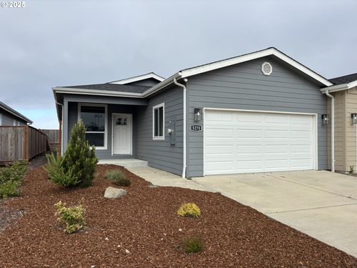 5270 Nopal St, Florence, OR, 97439-9077 | Card Image