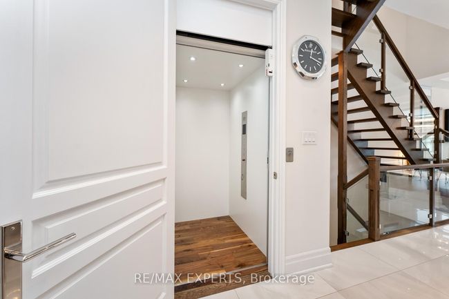 23 Carrville Woods Cir, House attached with 3 bedrooms, 4 bathrooms and 2 parking in Vaughan ON | Image 16