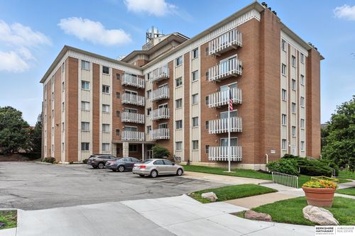 apt-302-500 S 37th St, Omaha, NE, 68105-1229 | Card Image
