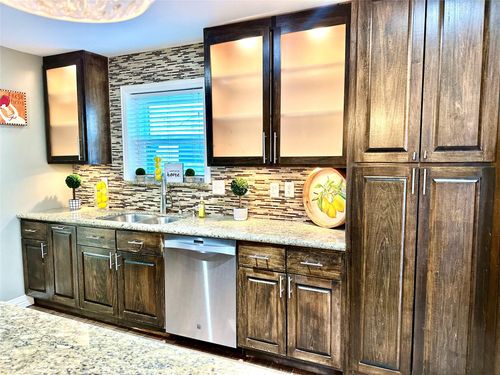 2750 Manila Ln, Houston, TX, 77043-1711 | Card Image