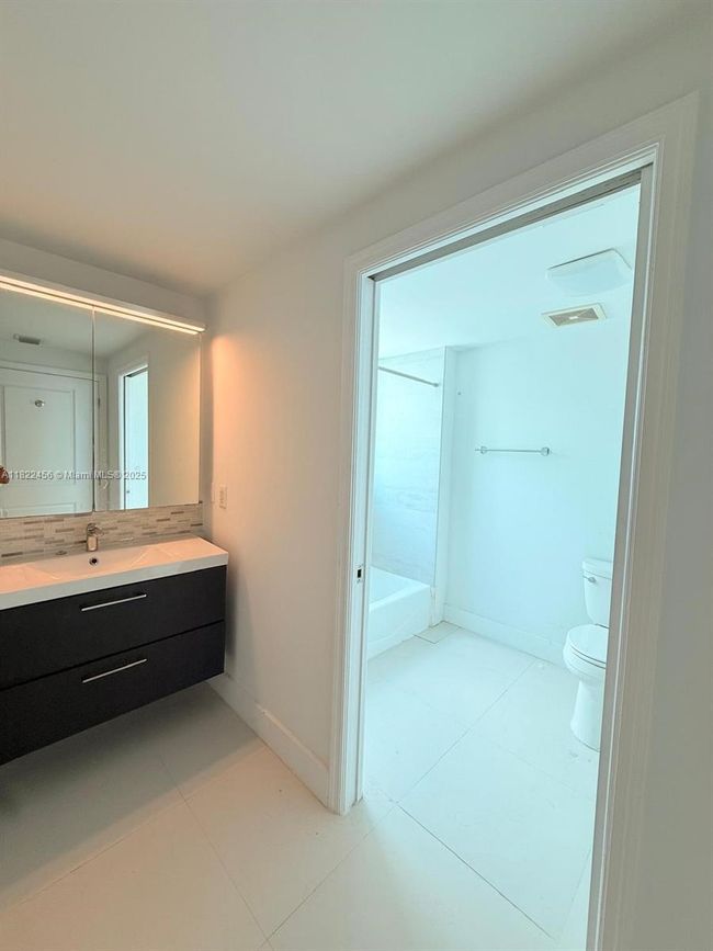 APT-3306 - 1250 S Miami Ave, Condo with 3 bedrooms, 2 bathrooms and null parking in Miami FL | Image 17