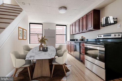 2r-937 Christian St, PHILADELPHIA, PA, 19147-3832 | Card Image