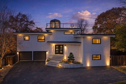 4652 Nine Oaks Cir, Bloomington, MN, 55437-1836 | Card Image