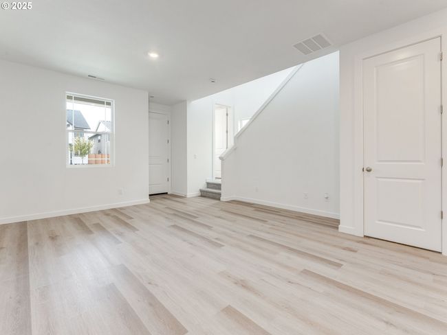 8431 Se Blanton St, House attached with 3 bedrooms, 3 bathrooms and 2 parking in Hillsboro OR | Image 4