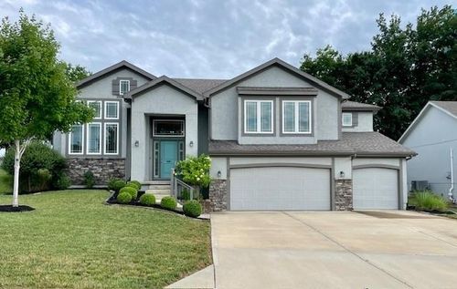 920 Se Forest Ridge Ct, Blue Springs, MO, 64014-5233 | Card Image