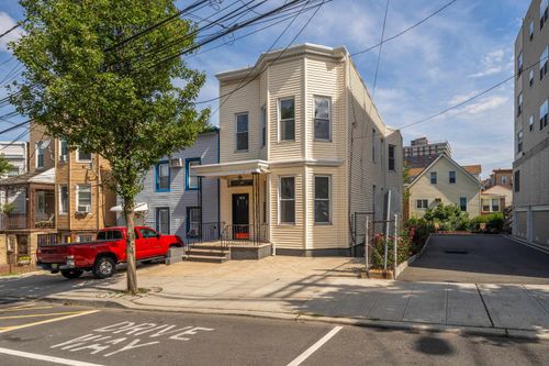 810 19th St, Union City, NJ, 07087-2008 | Card Image