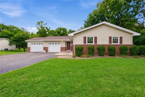 2825 4th St, Charleston, IL, 61920-4104 | Card Image