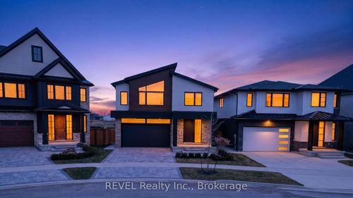 17 Arsenault Cres, Fonthill, ON, L3E0G2 | Card Image