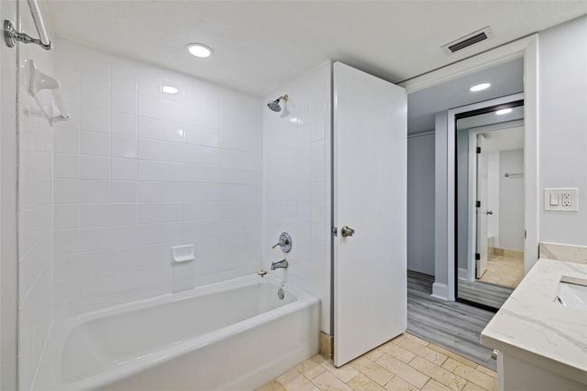 Bathroom 3160 | Image 41