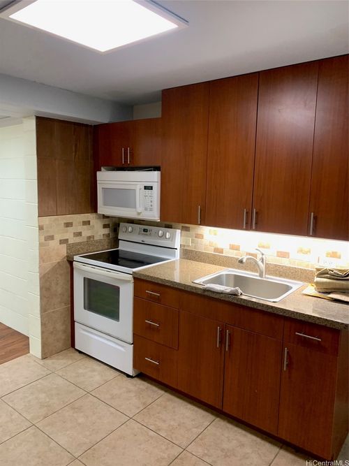 b-3840 Anuhea St, Honolulu, HI, 96816-3848 | Card Image