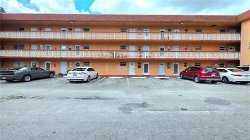 apt-520-18900 Ne 3rd Ct, Miami, FL, 33179-3876 | Card Image