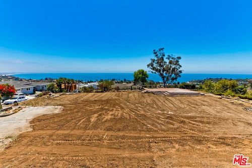 737 Enchanted Way, Pacific Palisades, CA, 90272-2819 | Card Image