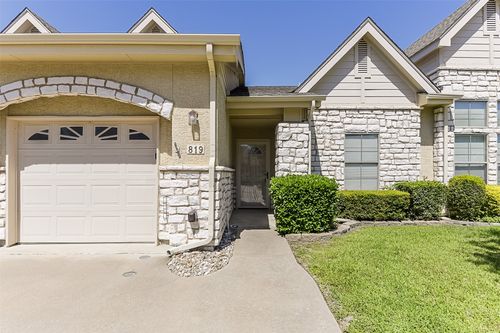 819 Earhart Ave, Grand Prairie, TX, 75051-1576 | Card Image