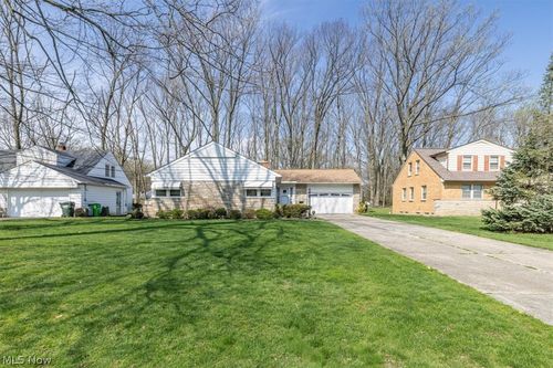 2142 Waynoka Road, Euclid, OH, 44117 | Card Image