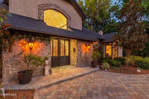 5676 Colodny Dr, Agoura Hills, CA, 91301-2218 | Card Image