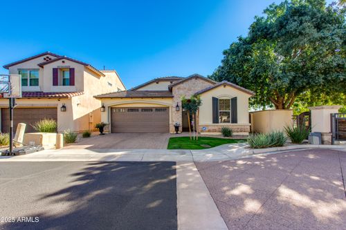 7 E Laurie Ln, Phoenix, AZ, 85020-3551 | Card Image