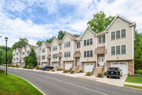 102-2 Oak Meadow Dr, Brookfield, CT, 06804-2076 | Card Image