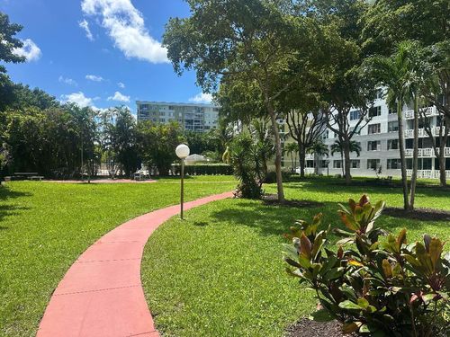 apt-318-4350 Hillcrest Dr, Hollywood, FL, 33021-7963 | Card Image