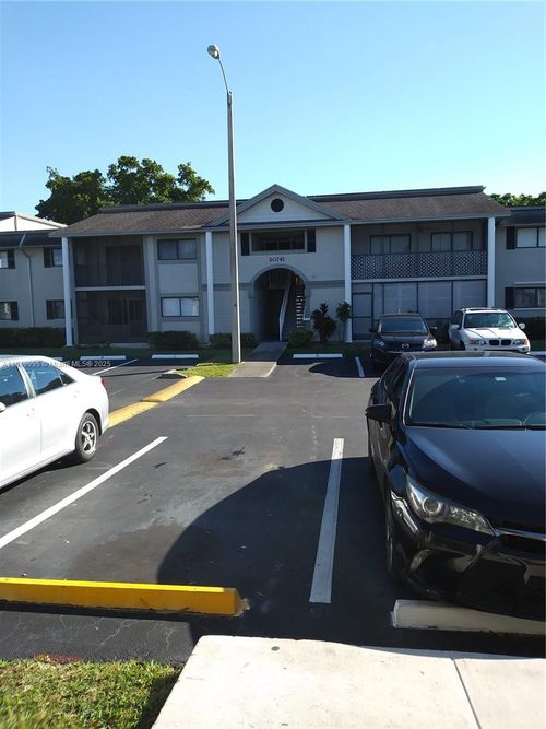 apt-104-20680 Ne 4th Ct, North Miami Beach, FL, 33179-1880 | Card Image