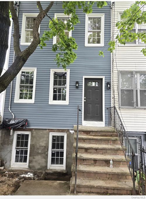791 Logan St, Brooklyn, NY, 11208-6025 | Card Image