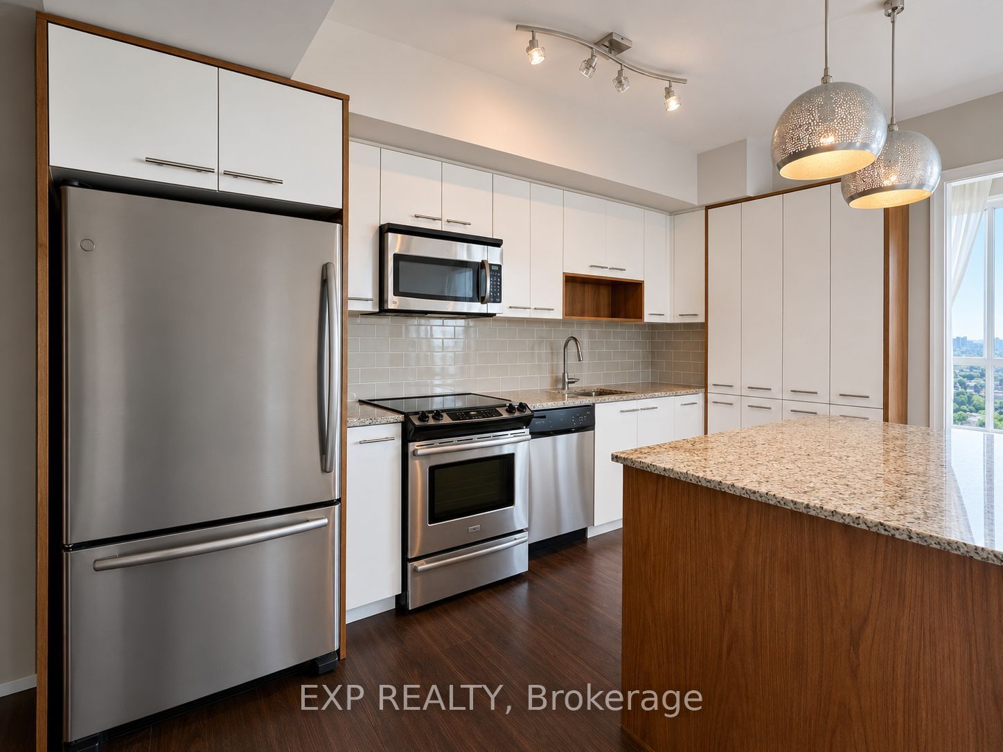 Residential Lease in Toronto W08 5