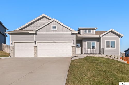 17608 Palisades Dr, Omaha, NE, 68136-4251 | Card Image