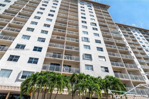 320-400 Kings Point Dr, Sunny Isles Beach, FL, 33160-4776 | Card Image