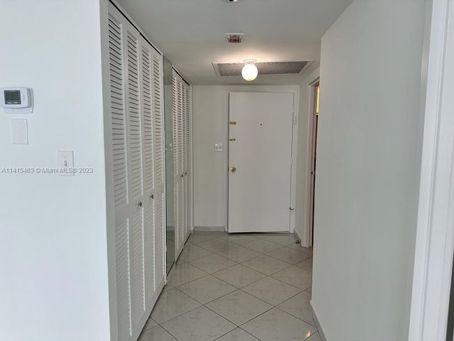 APT-811 - 5401 Collins Ave, Condo with 2 bedrooms, 2 bathrooms and null parking in Miami Beach FL | Image 34