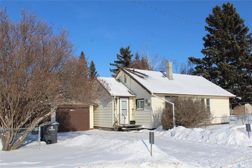 415 2 Street E, Wilkie, SK, S0K4W0 | Card Image