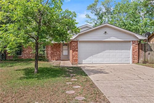 902 Holik Dr, College Station, TX, 77840-3022 | Card Image