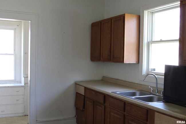 728 W 14 Th St, House other with 4 bedrooms, 2 bathrooms and null parking in Davenport IA | Image 4