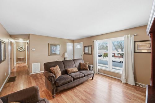 107 Loy St, Versailles, KY, 40383-1009 | Card Image