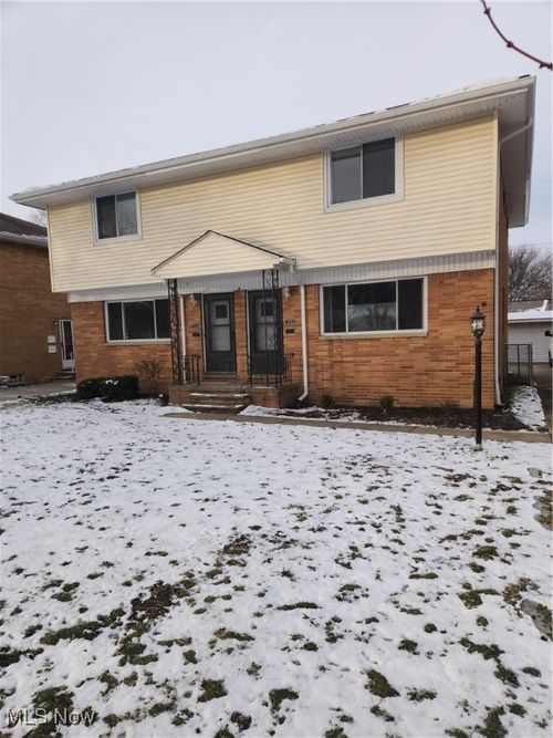 7032 Brandywine Rd, Parma Heights, OH, 44130-4627 | Card Image