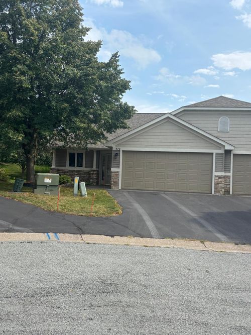 572 Williamsburg Pl, New Richmond, WI, 54017-2464 | Card Image