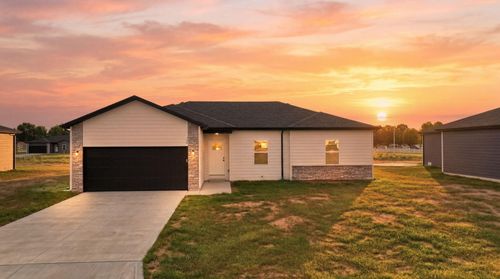 170 Maverick Dr, Mount Vernon, MO, 65712-4207 | Card Image