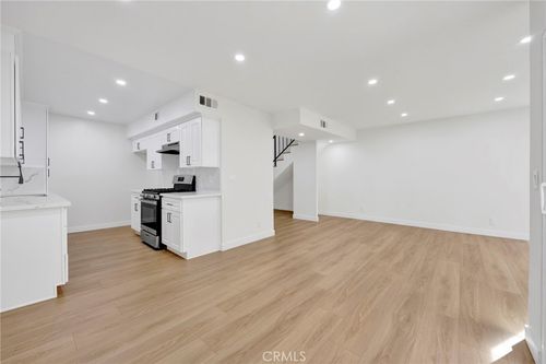 apt-4-17303 Chatsworth St, Granada Hills, CA, 91344-5733 | Card Image